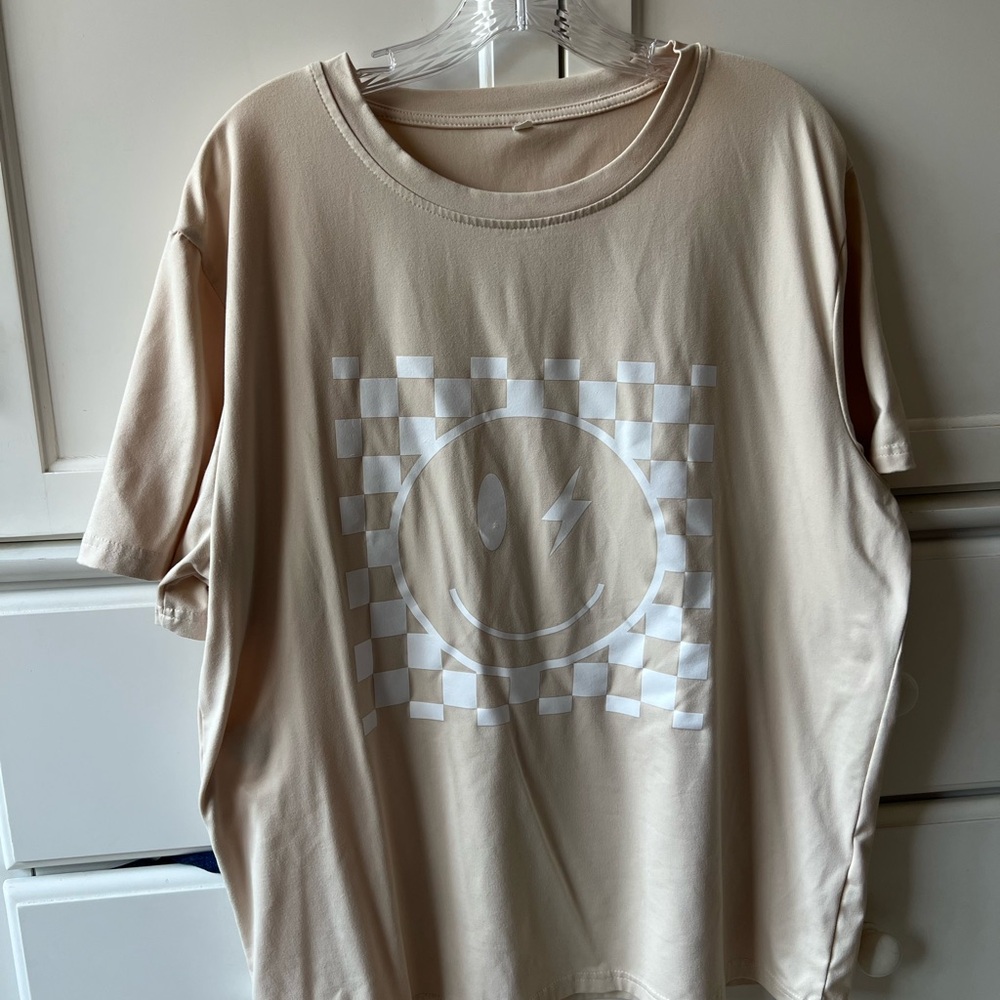 Amazon Beige Smiley Face Short Sleeve Tee